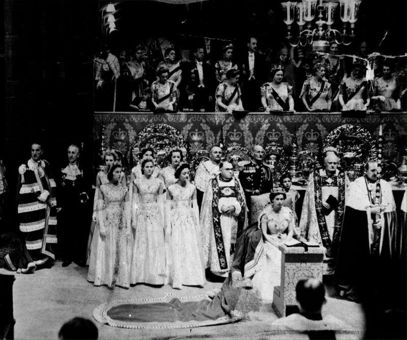 Le couronnement d'Elisabeth II le 2 juin 1953 à l'abbaye de Westminster. Le couronnement d'Elisabeth II le 2 juin 1953 à l'abbaye de Westminster.